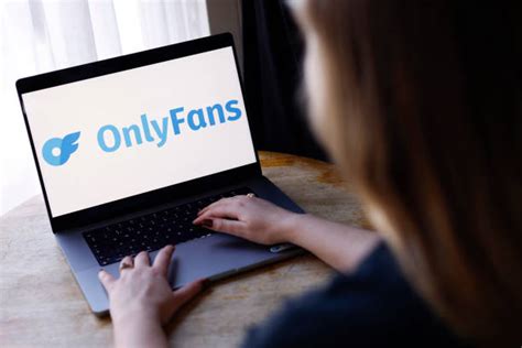 grandma onlyfans|‘World’s hottest grandma’ ditches ‘smutty’ OnlyFans, joins new。